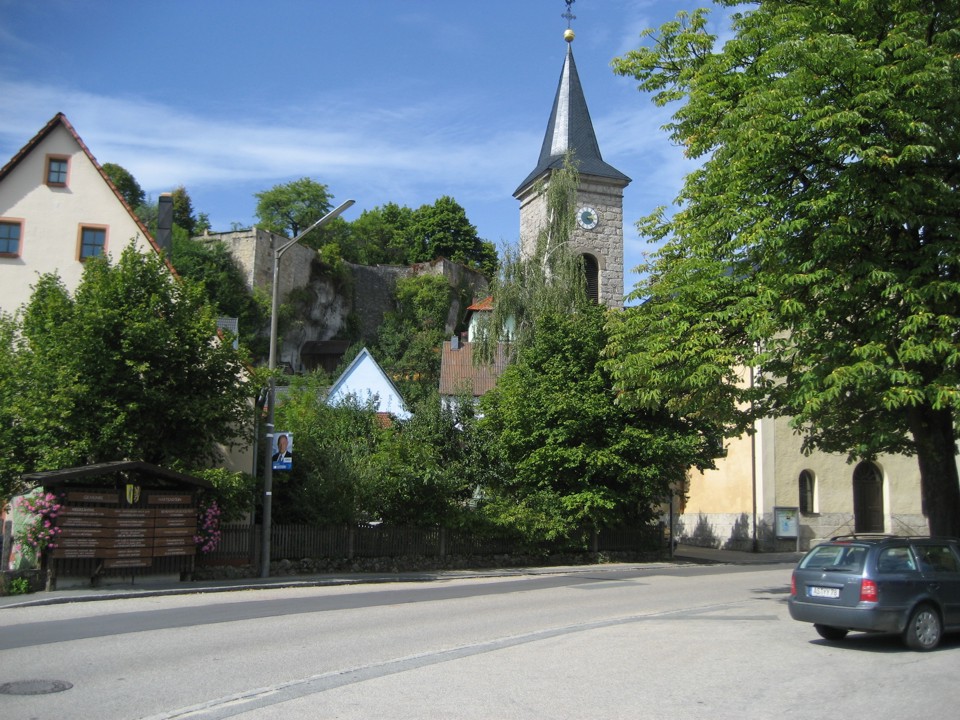 The small town of Hartenstein with several crags nearby